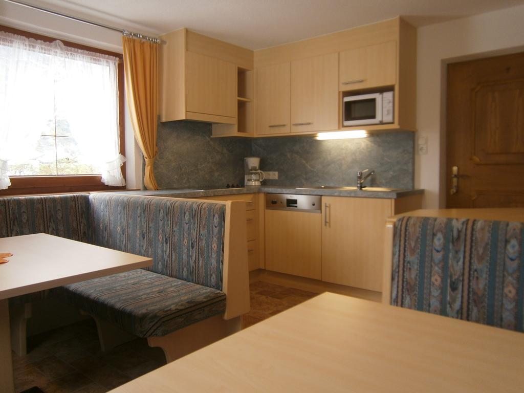 Haus Wiesenheim FW Ötztal Längenfeld Zimmer foto