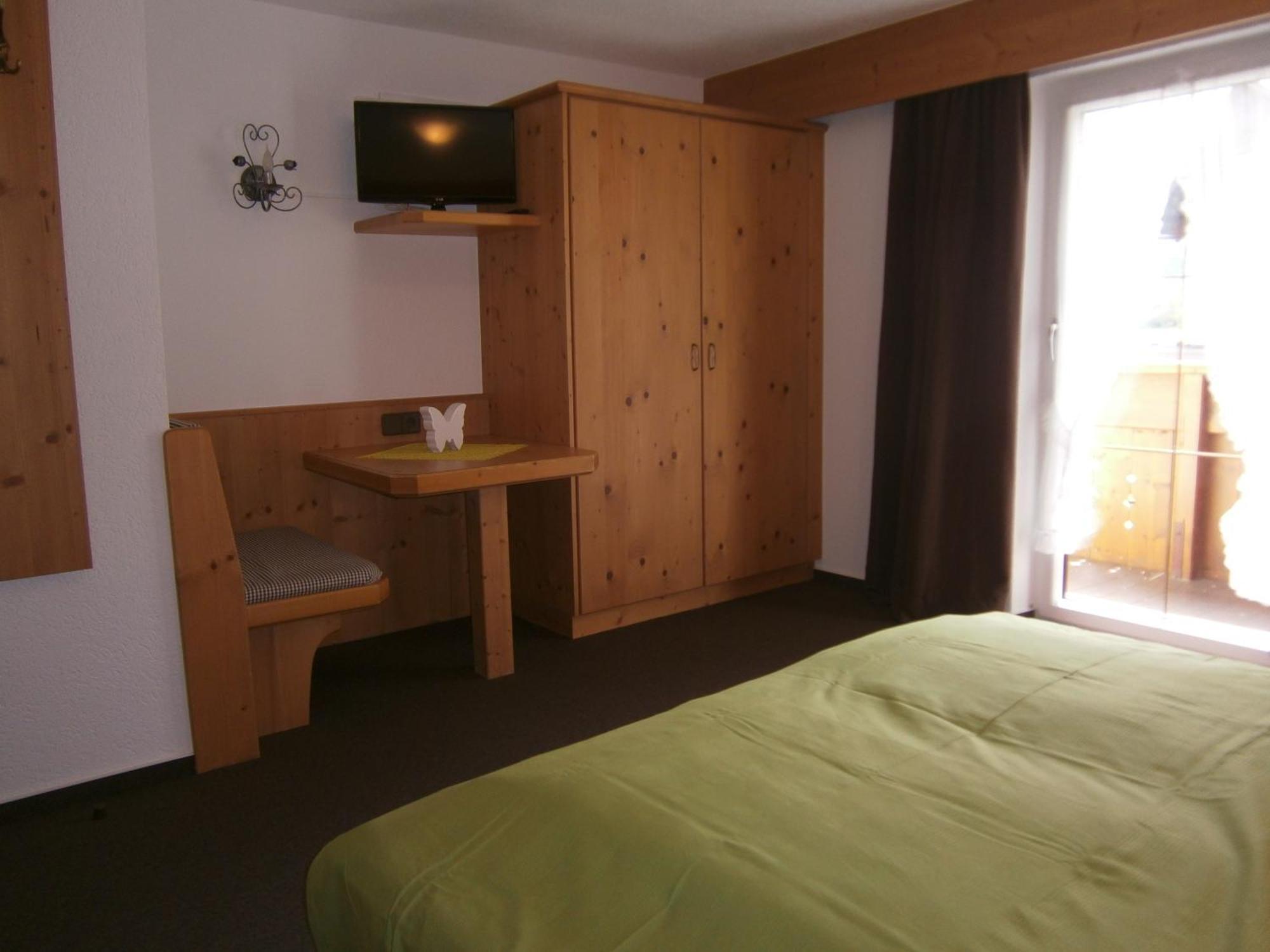 Haus Wiesenheim FW Ötztal Längenfeld Zimmer foto