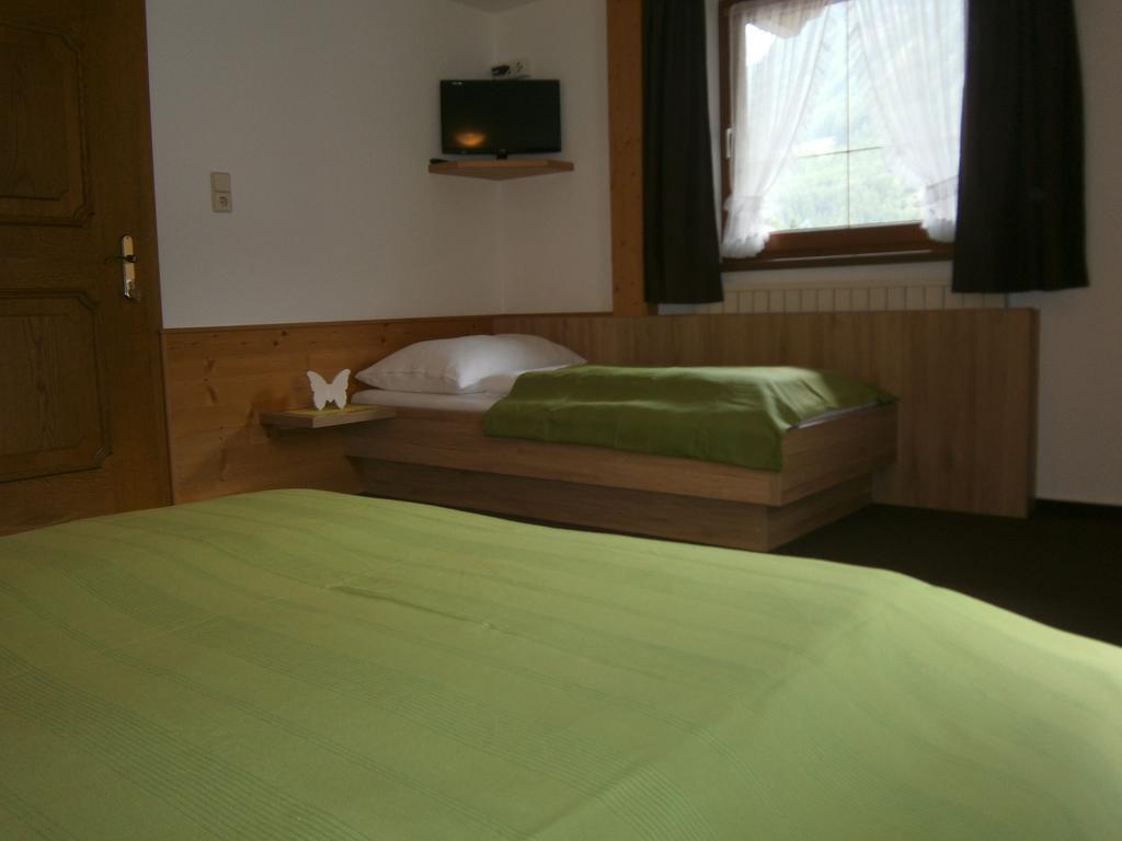 Haus Wiesenheim FW Ötztal Längenfeld Zimmer foto